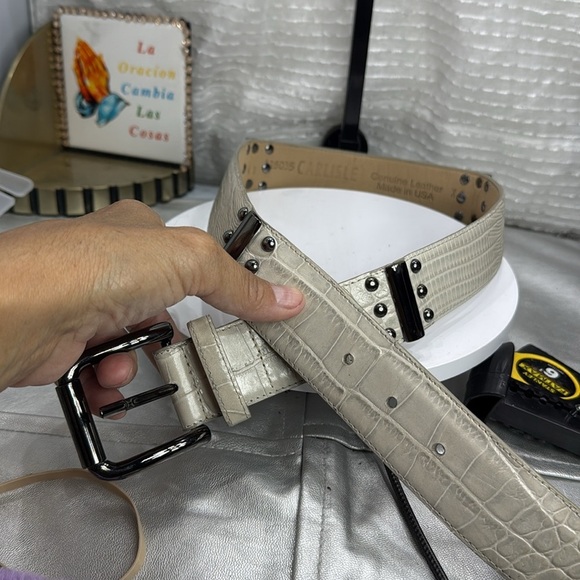 (H)Carlisle belt in matte white imitation crocodile leather with silver bucklexs